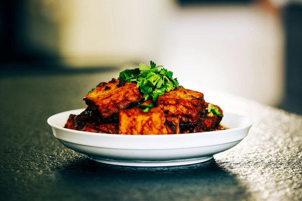 What are the secrets to making a flaky pie crust?