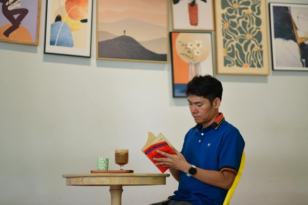 How can you introduce a new pet to your existing pets?